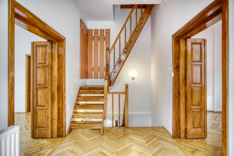 Universitate, bld Carol Parcu Izvorul Rece Casa 11 camere, 2 locuri parcare