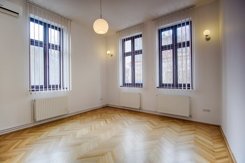 Universitate, bld Carol Parcu Izvorul Rece Casa 11 camere, 2 locuri parcare