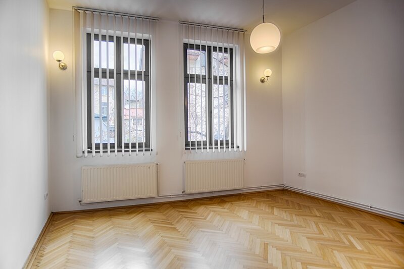 Universitate, bld Carol Parcu Izvorul Rece Casa 11 camere, 2 locuri parcare