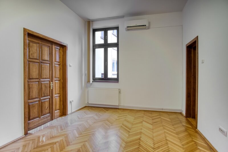 Universitate, bld Carol Parcu Izvorul Rece Casa 11 camere, 2 locuri parcare