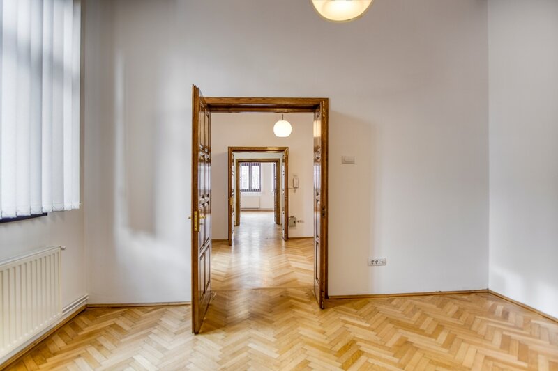 Universitate, bld Carol Parcu Izvorul Rece Casa 11 camere, 2 locuri parcare