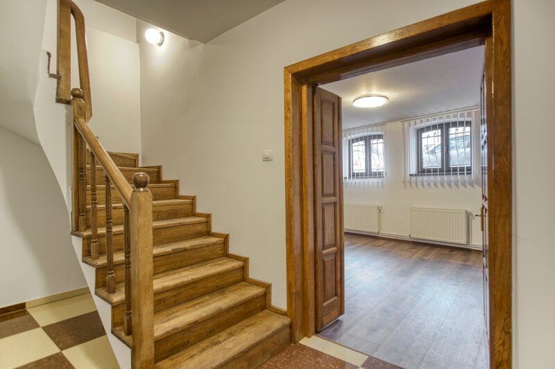 Universitate, bld Carol Parcu Izvorul Rece Casa 11 camere, 2 locuri parcare