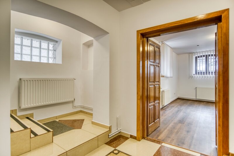 Universitate, bld Carol Parcu Izvorul Rece Casa 11 camere, 2 locuri parcare