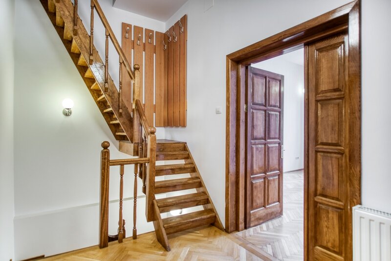 Universitate, bld Carol Parcu Izvorul Rece Casa 11 camere, 2 locuri parcare