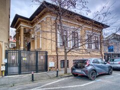 Universitate, bld Carol Parcu Izvorul Rece Casa 11 camere, 2 locuri parcare